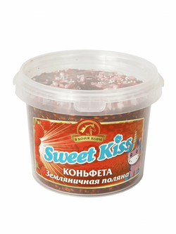 Коньфета Sweet Kiss для лошади Земляничная поляна  900 гр. («В коня корм», Россия)